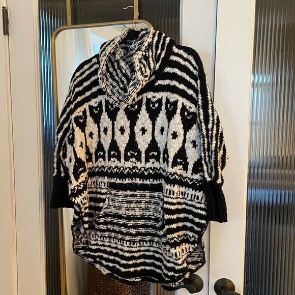 Free People Poncho - Picture 1 of 5